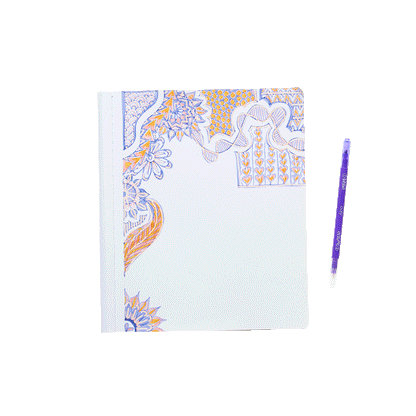 Gif showing a hand drawing on sketchbook and demonstrating how to change the ink color with the markers white tip