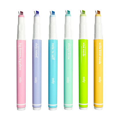 Row of uncapped OOLY Noted! 2-in-1 Micro Fine Tip Pen and Highlighters